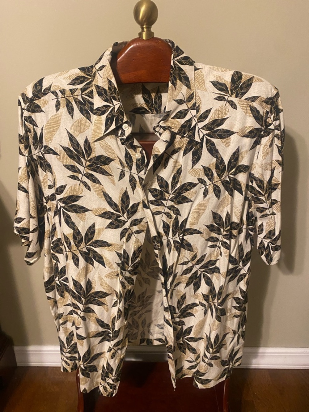 Claiborne Beige and Black Leaf Print Short Sleeve Shirt